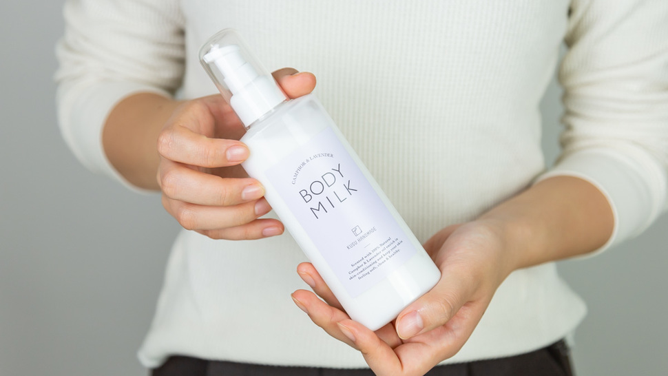 holding-body-milk