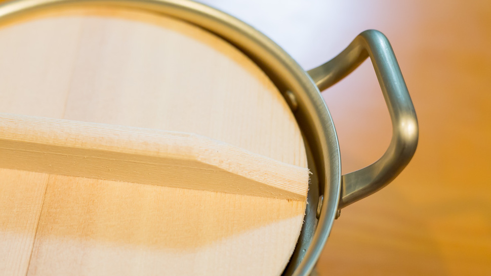 close-up-wooden-lid