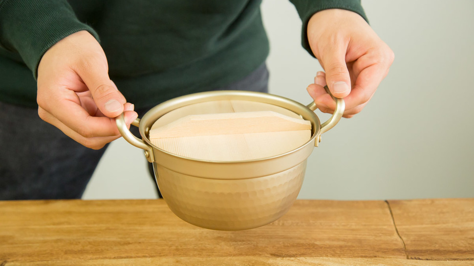 holding-alumi-pot