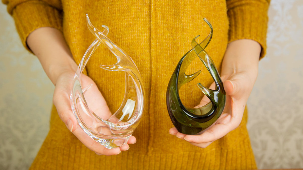 woman-hold-two-different-vases