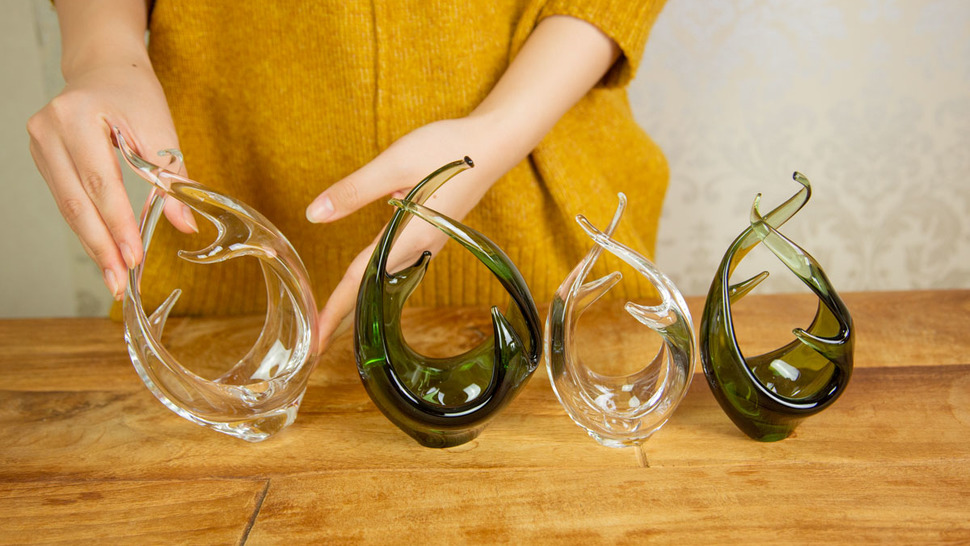 woman-choose-one-of-four-vases