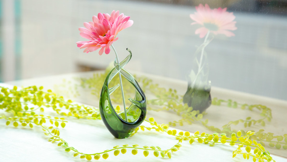 pink-flower-in-the-green-vase-by-the-window