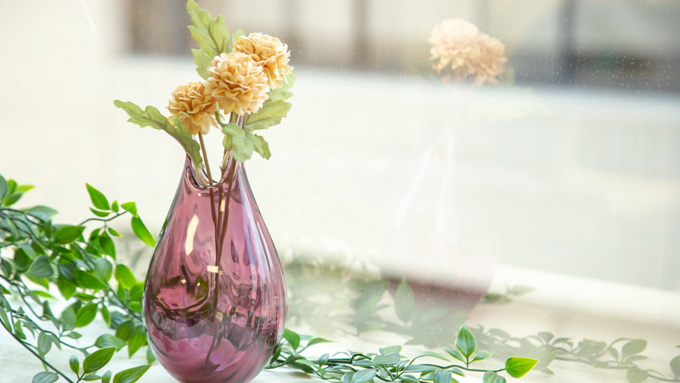 red-vase-by-the-window