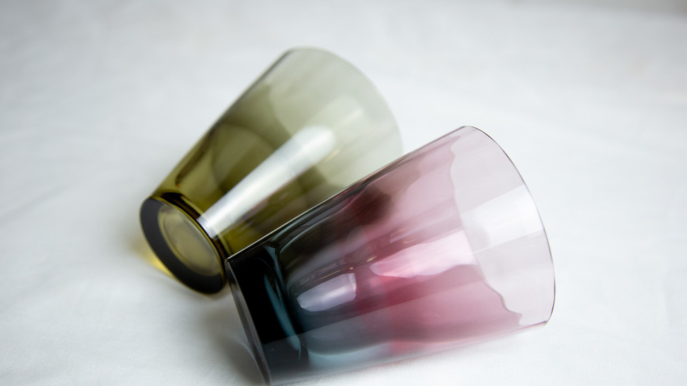 red-tumbler-with-green-tumbler