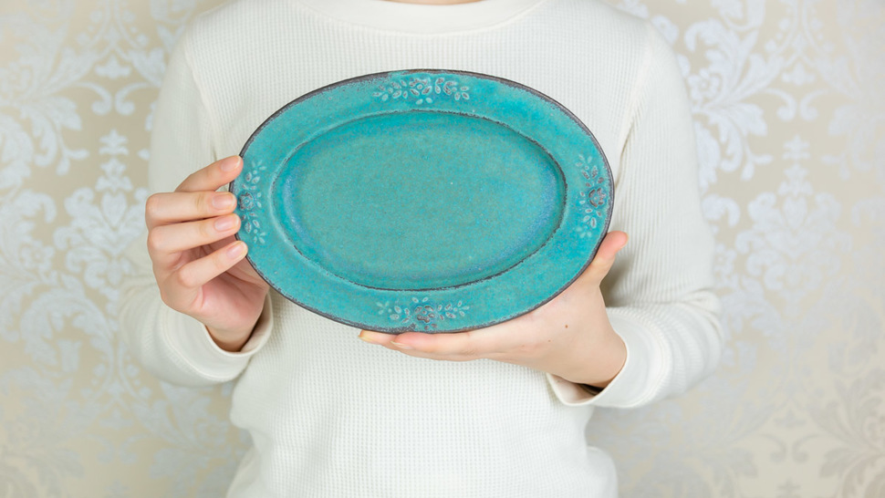 woman-hold-green-plate-with-hands