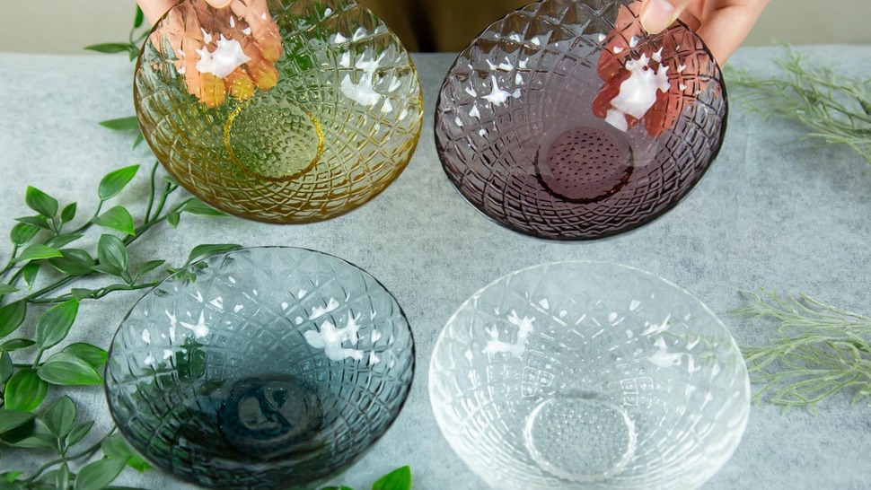 bowls-of-four-diffferent-colors