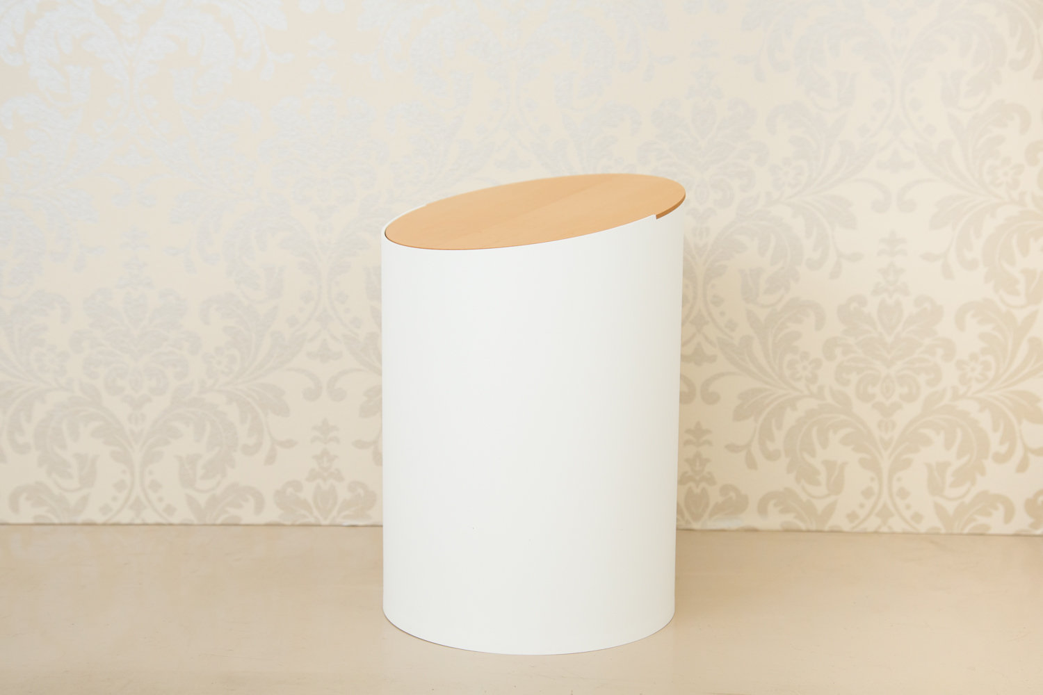 シンプルかつ美しい、おしゃれで便利なゴミ箱 SWING BIN S