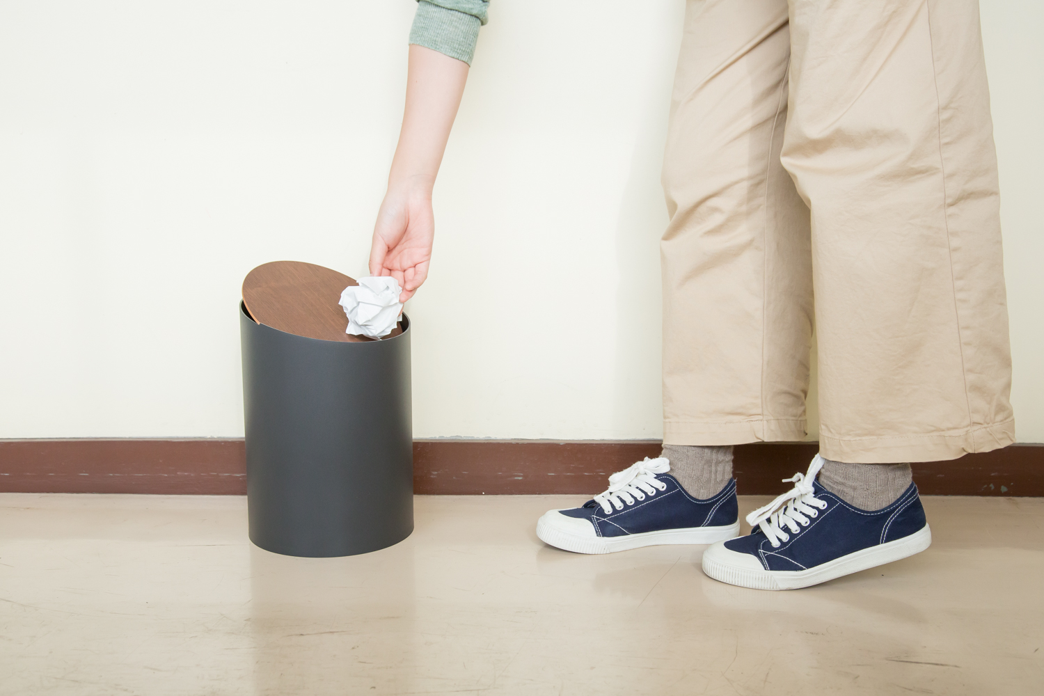 おしゃれなゴミ箱MOHEIM SWING BIN S で暮らしを楽に