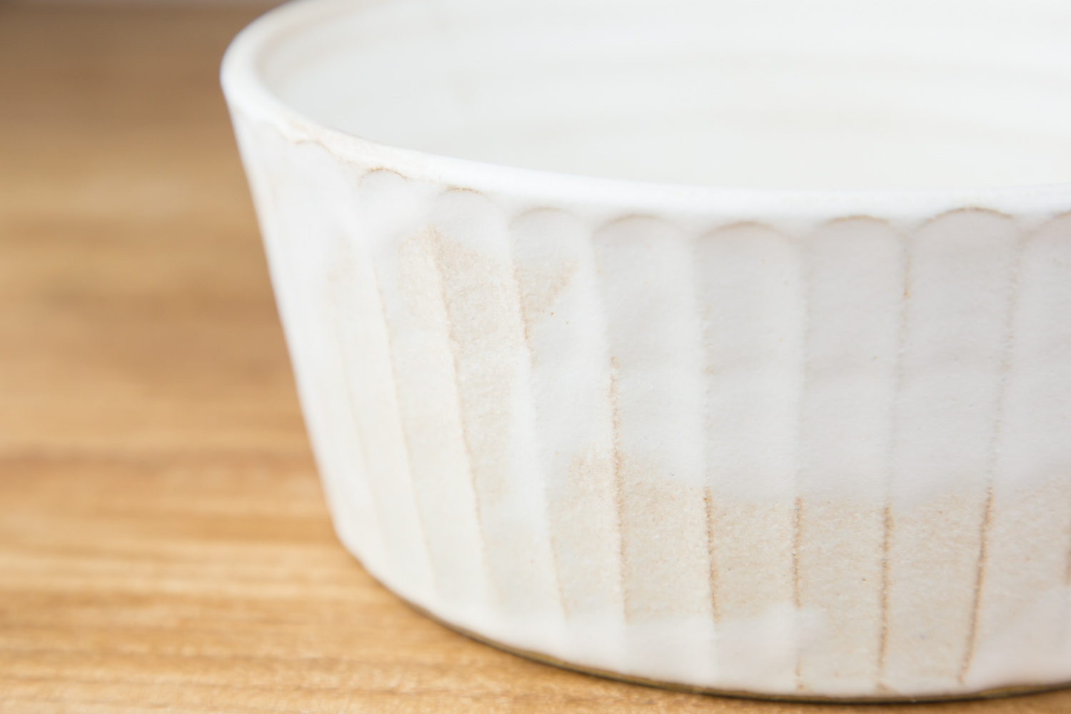 賑やかな食卓を飾るおしゃれな食器 kinariしのぎサラダボウル