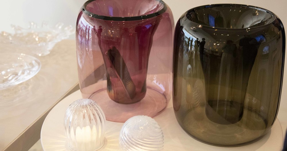 Thumb speakers made of glass