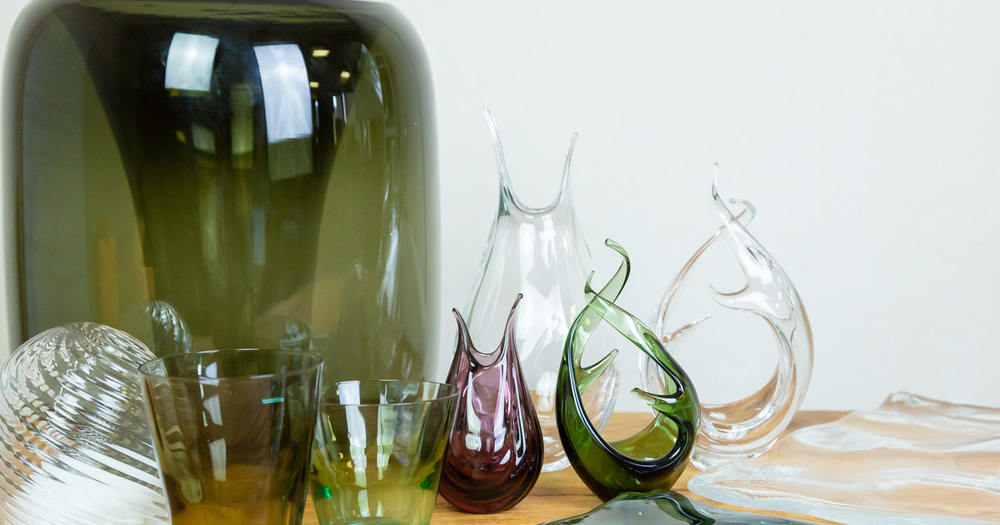 Thumb items made of glass