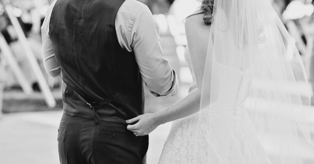 Thumb wedding couple