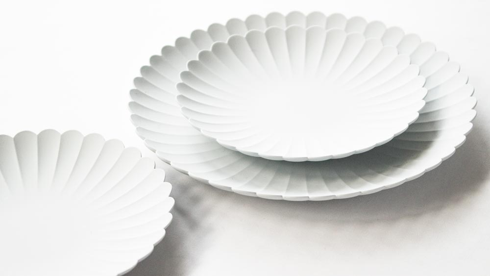 美しさに見惚れてしまう花形の和食器